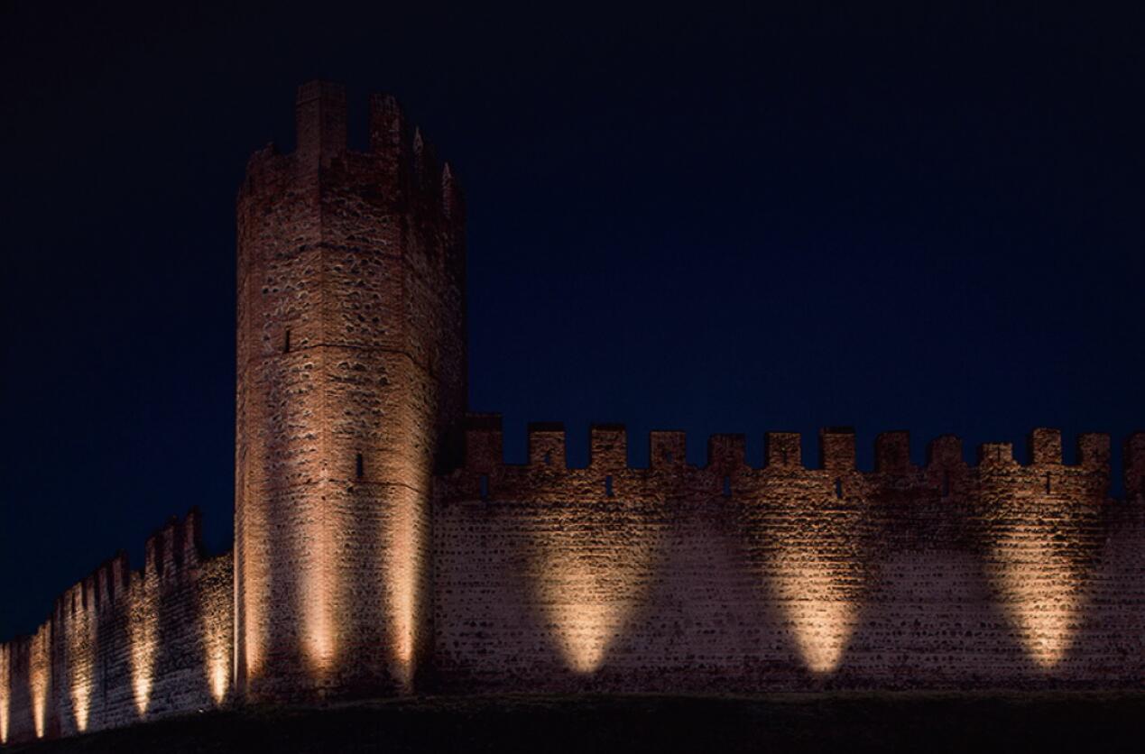 outdoor building lighting